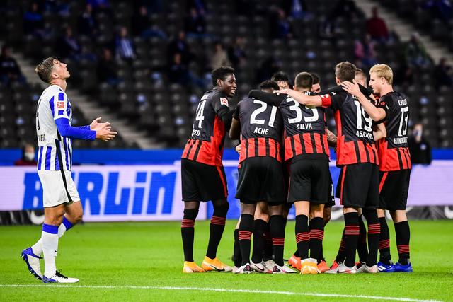 周琦为肘击道歉：我是下意识反应 不是故意的