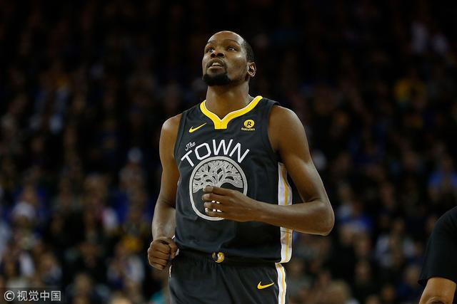 恩比德30+12率76人斩获4连胜 篮网逆转胜活塞